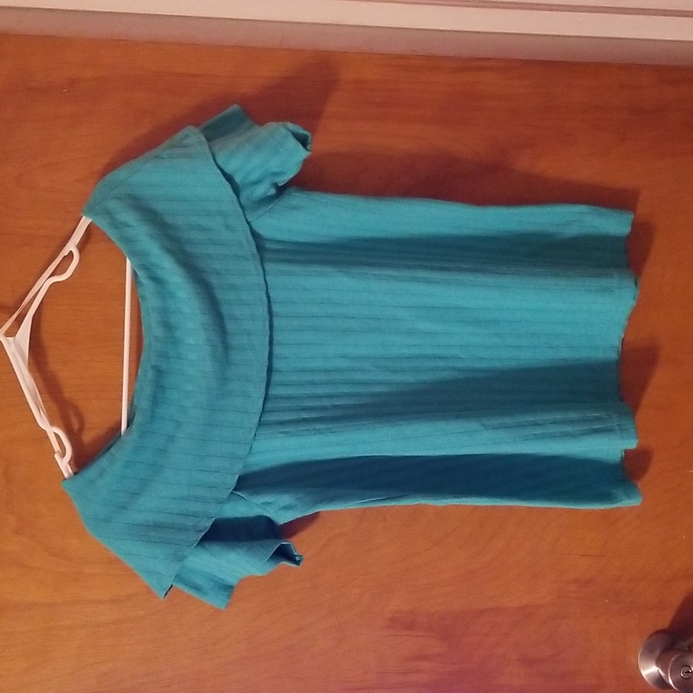 Earthquake Turquoise Ladies Top Size Medium: A